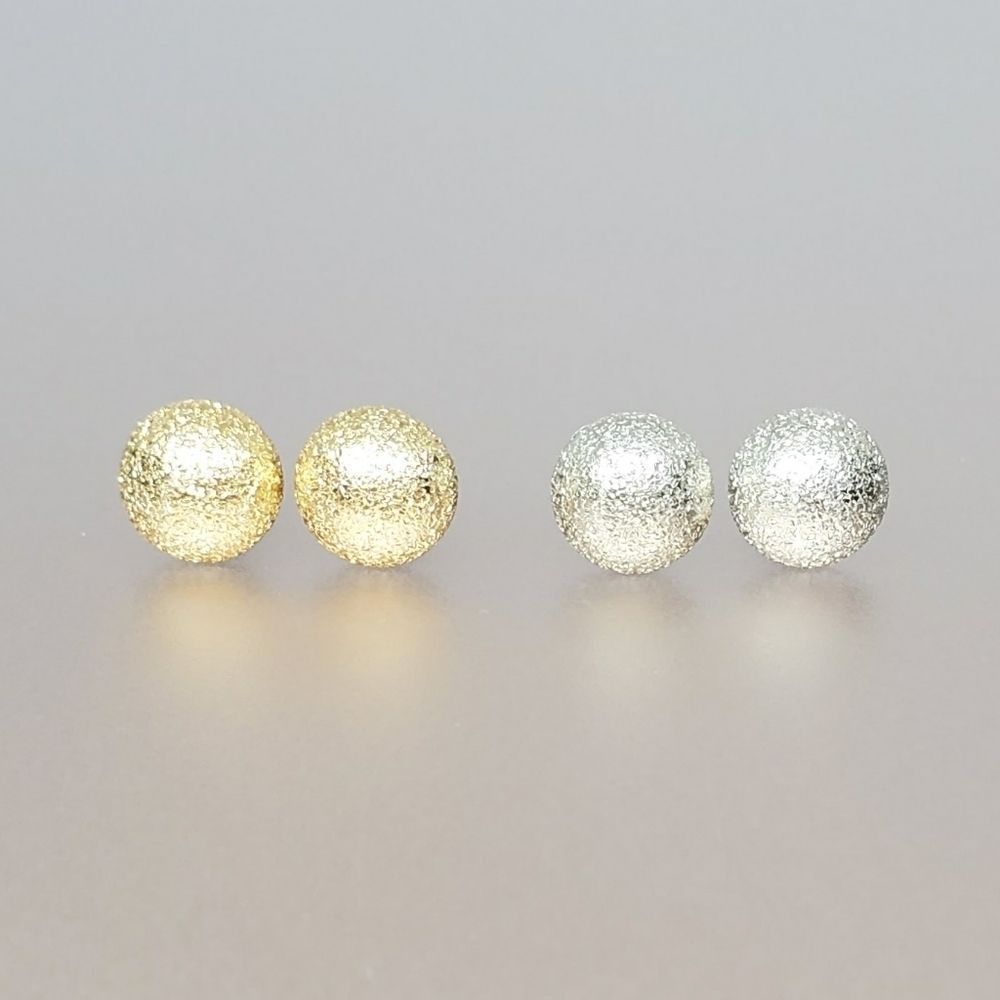 Circle Stud Earrings - 1 Pair